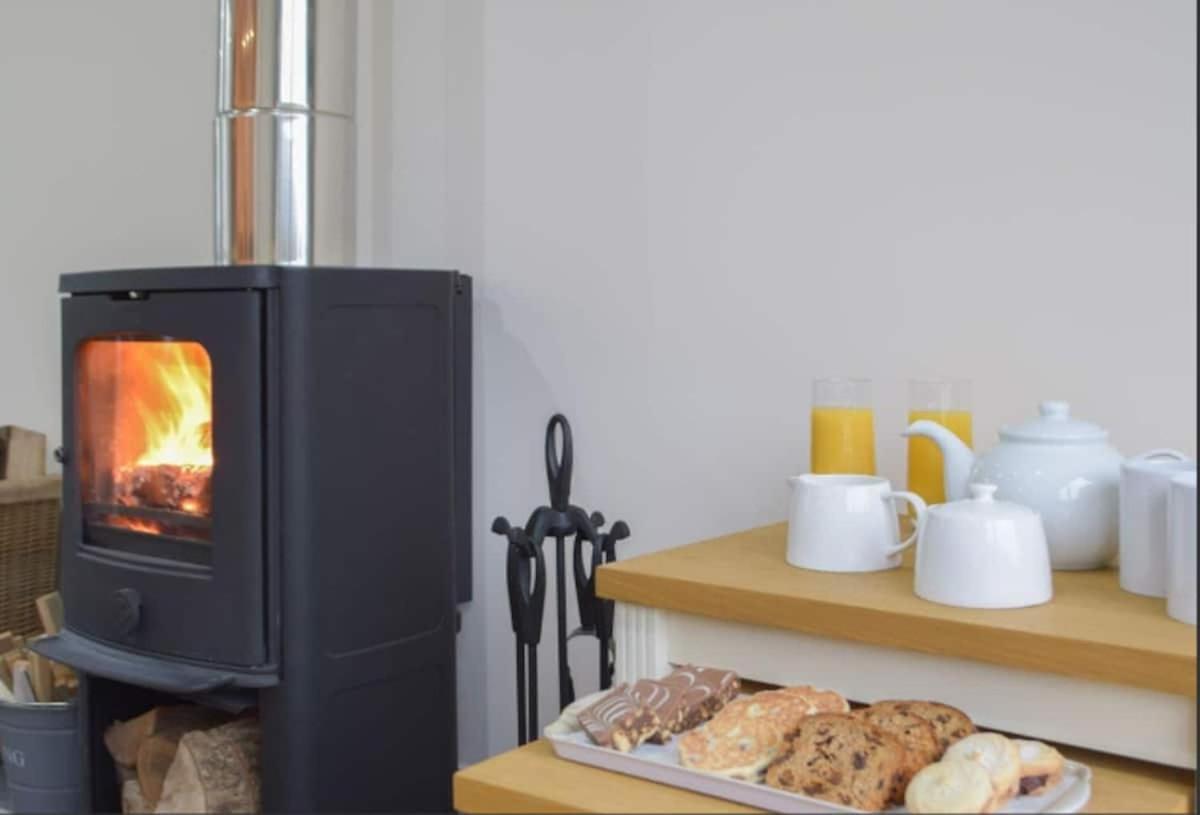 Luxury Cottage With Private Indoor Hot Tub+Woodlands Llanfyrnach 외부 사진